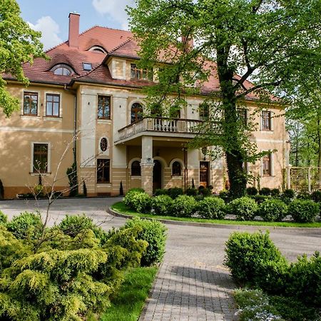 Palac Ogrodowa Тарновске Гори Екстериор снимка