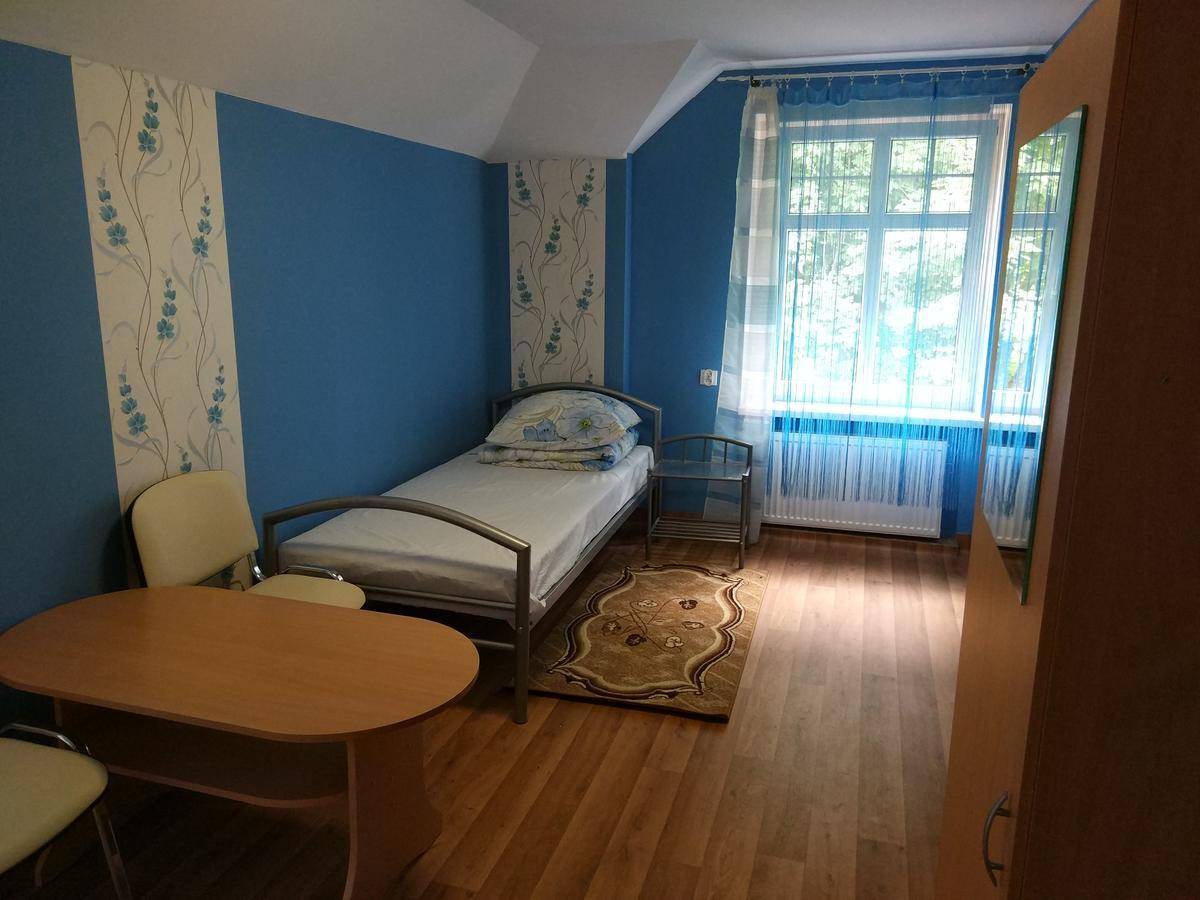 Palac Ogrodowa Тарновске Гори Екстериор снимка