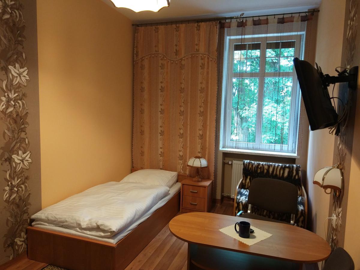 Palac Ogrodowa Тарновске Гори Екстериор снимка