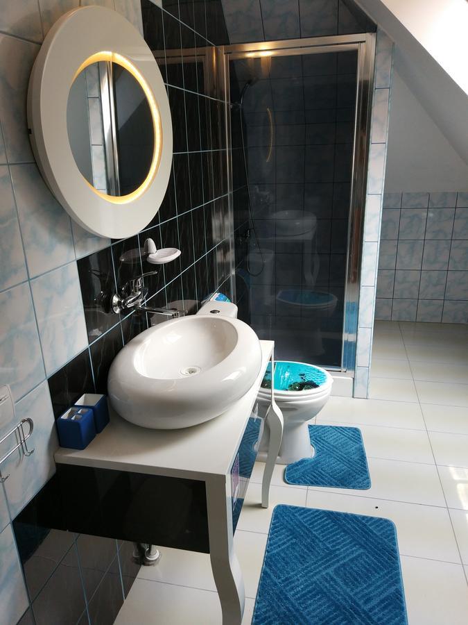 Palac Ogrodowa Тарновске Гори Екстериор снимка
