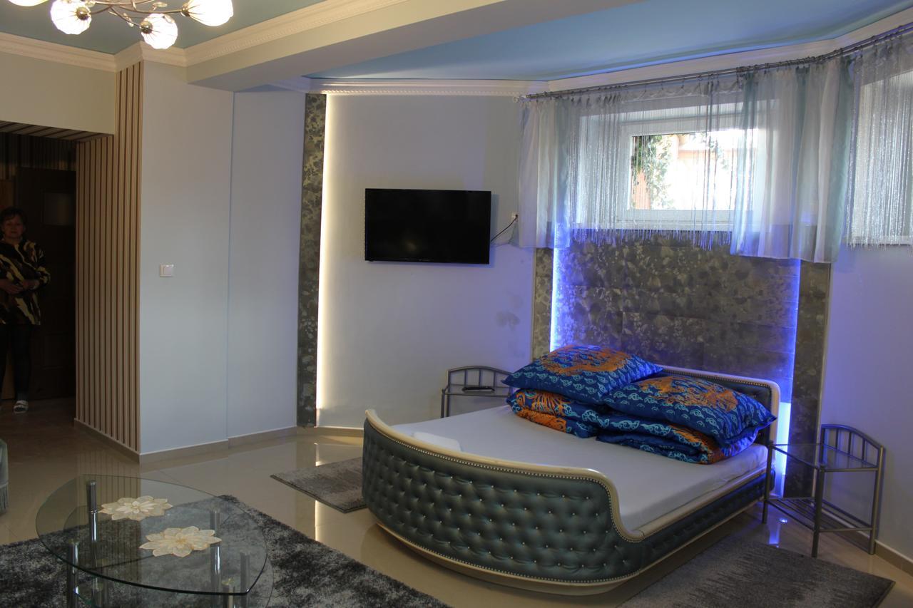 Palac Ogrodowa Тарновске Гори Екстериор снимка