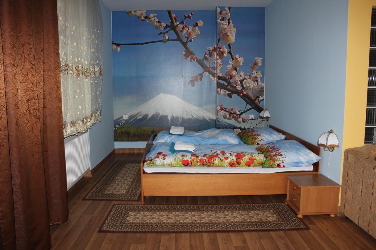 Palac Ogrodowa Тарновске Гори Екстериор снимка