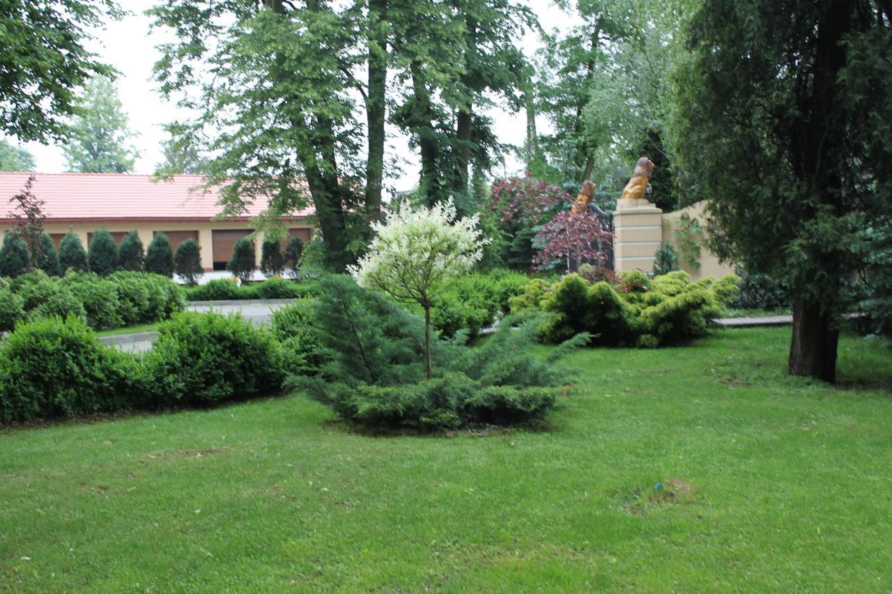 Palac Ogrodowa Тарновске Гори Екстериор снимка