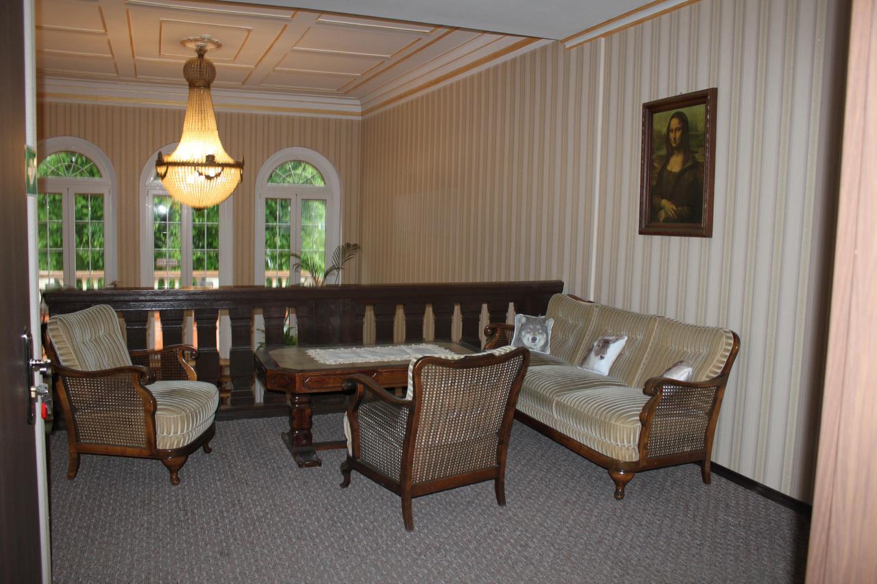 Palac Ogrodowa Тарновске Гори Екстериор снимка