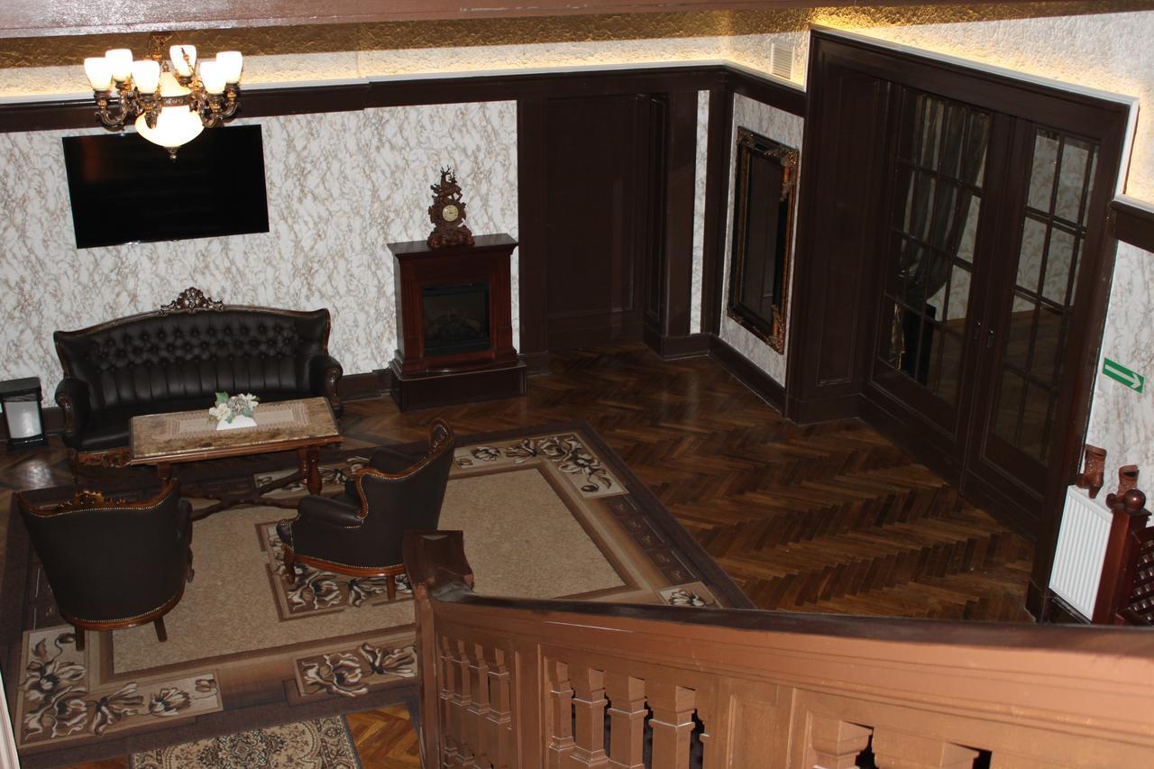 Palac Ogrodowa Тарновске Гори Екстериор снимка