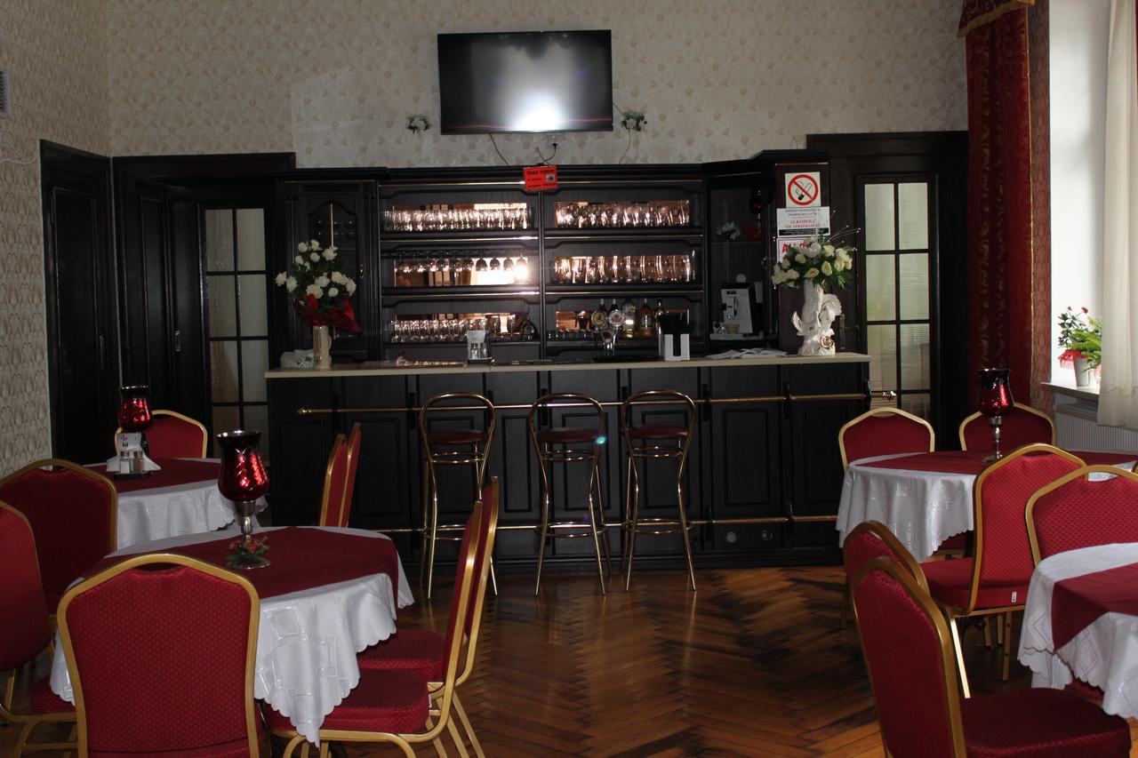 Palac Ogrodowa Тарновске Гори Екстериор снимка