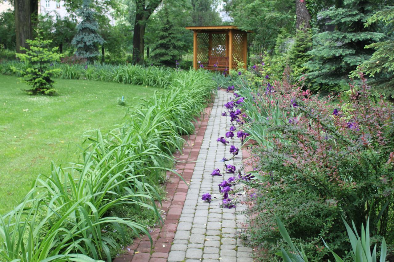 Palac Ogrodowa Тарновске Гори Екстериор снимка
