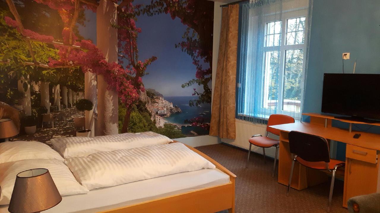 Palac Ogrodowa Тарновске Гори Екстериор снимка