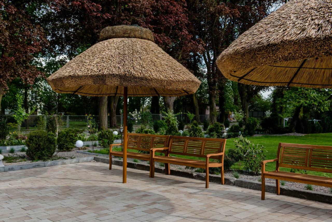 Palac Ogrodowa Тарновске Гори Екстериор снимка