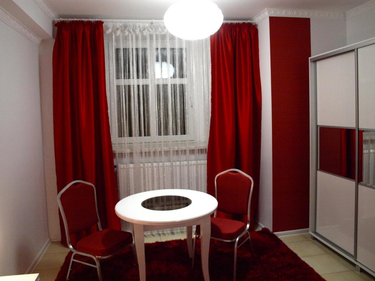 Palac Ogrodowa Тарновске Гори Стая снимка